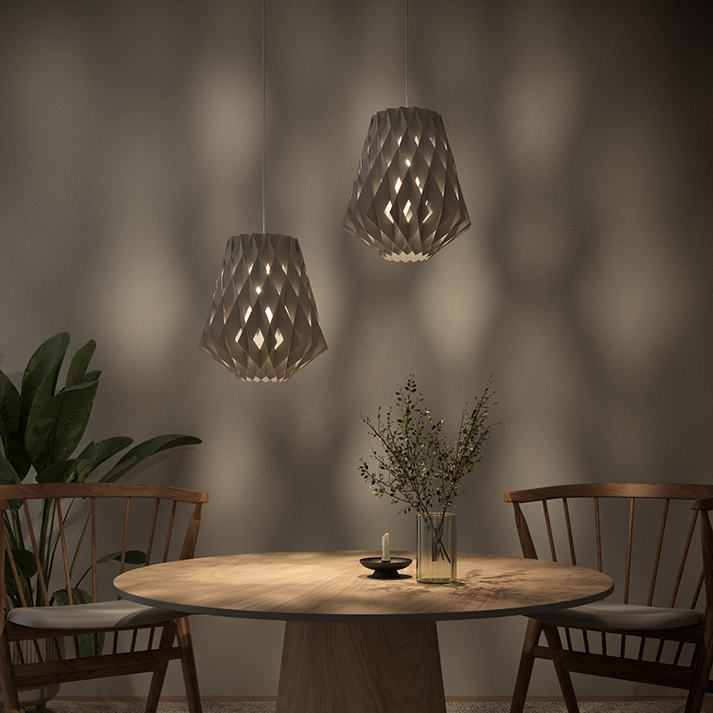Suspension en bois SIGNATURE Ø28, forme pomme de pin, 3 coloris Pilke