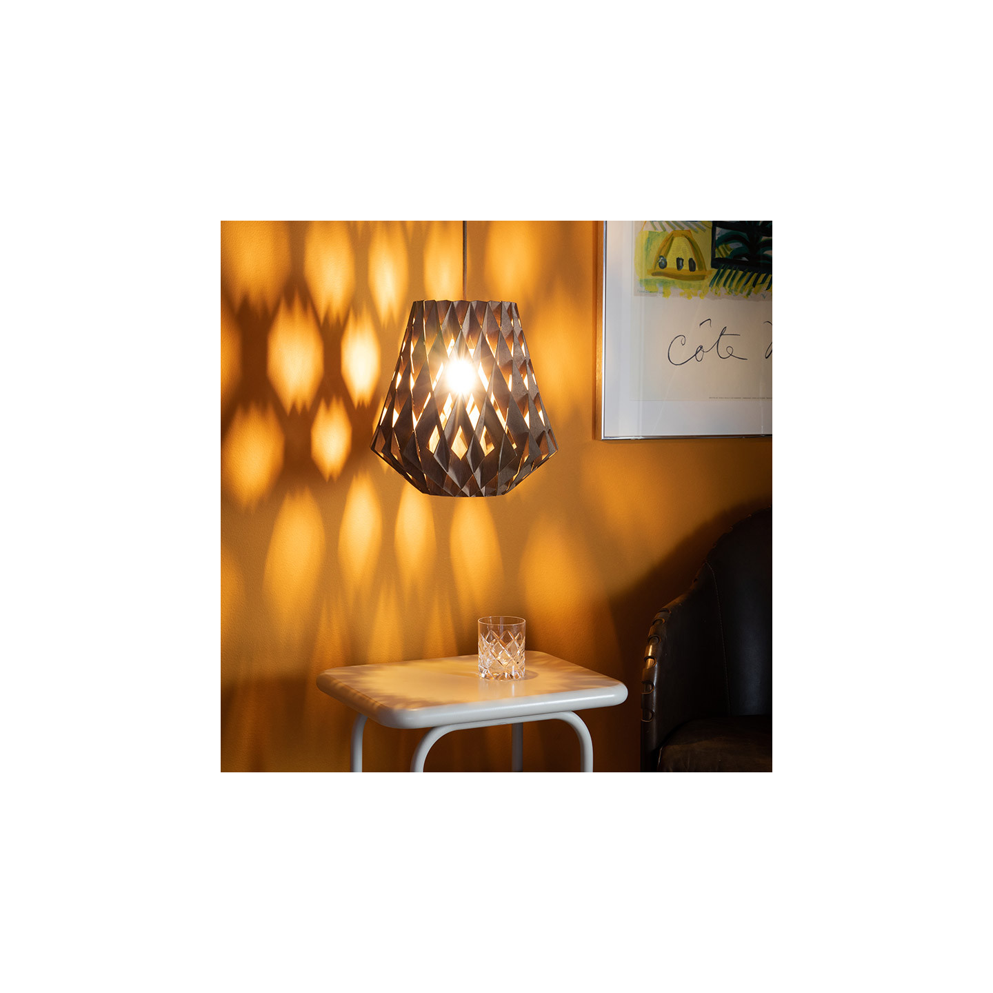 Suspension en bois SIGNATURE Ø28, forme pomme de pin, 3 coloris Pilke