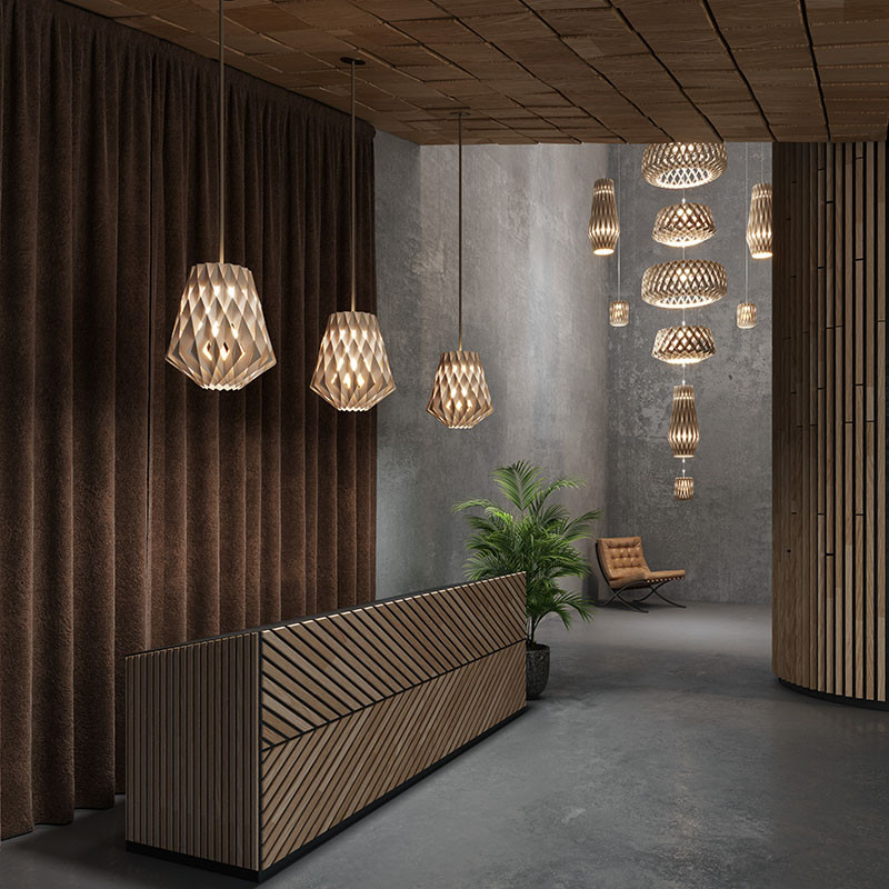 Suspension en bois SIGNATURE Ø28, forme pomme de pin, 3 coloris Pilke