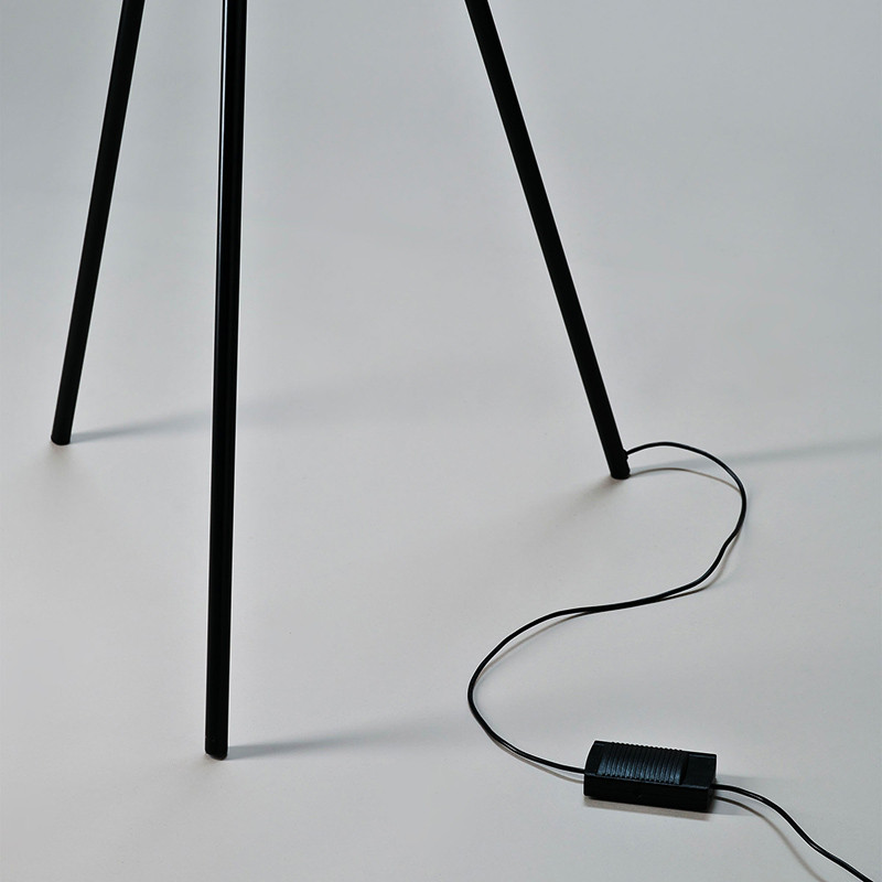 Lampadaire salon design IRIS FLOOR TRIPOD 80 Dix Heures Dix