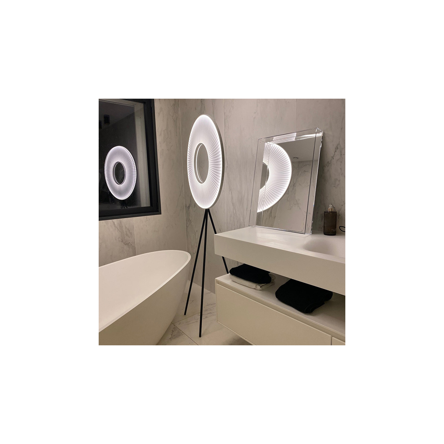 Lampadaire salon design IRIS FLOOR TRIPOD 80 Dix Heures Dix