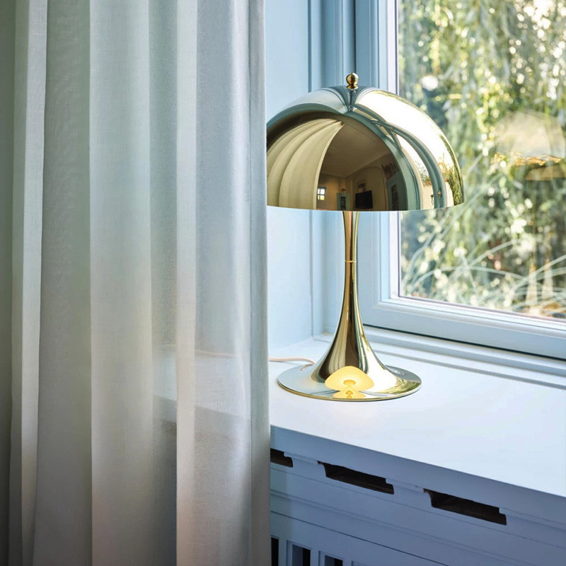 Lampe à poser PANTHELLA 320, 4 finitions Louis Poulsen