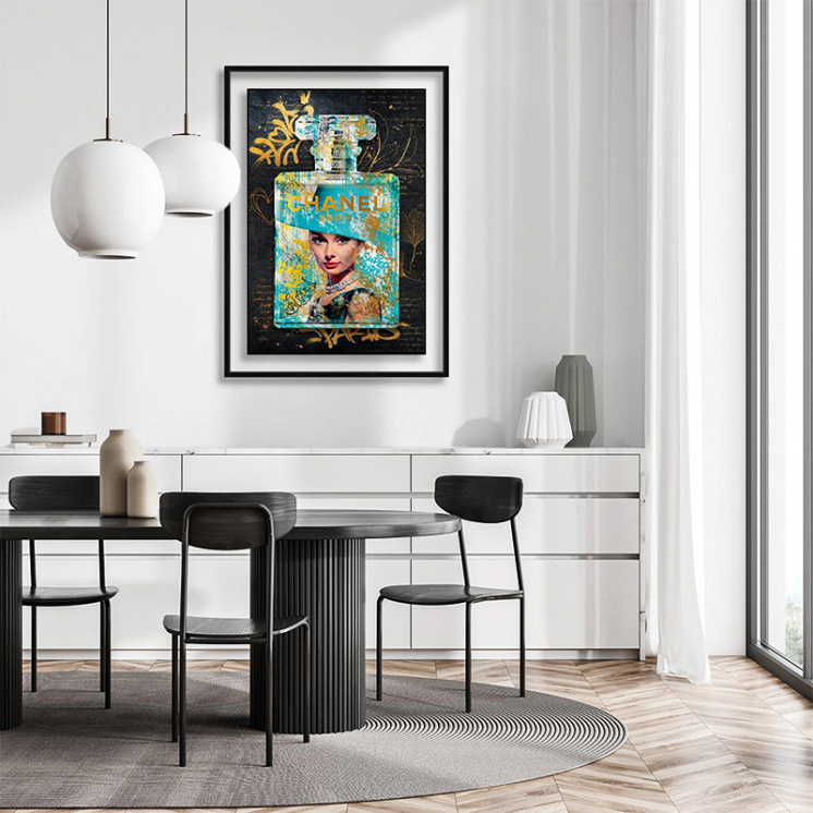 Tableau audrey hepburn BOUTEILLE CHANEL HEPBURN par Romaric Cadraven