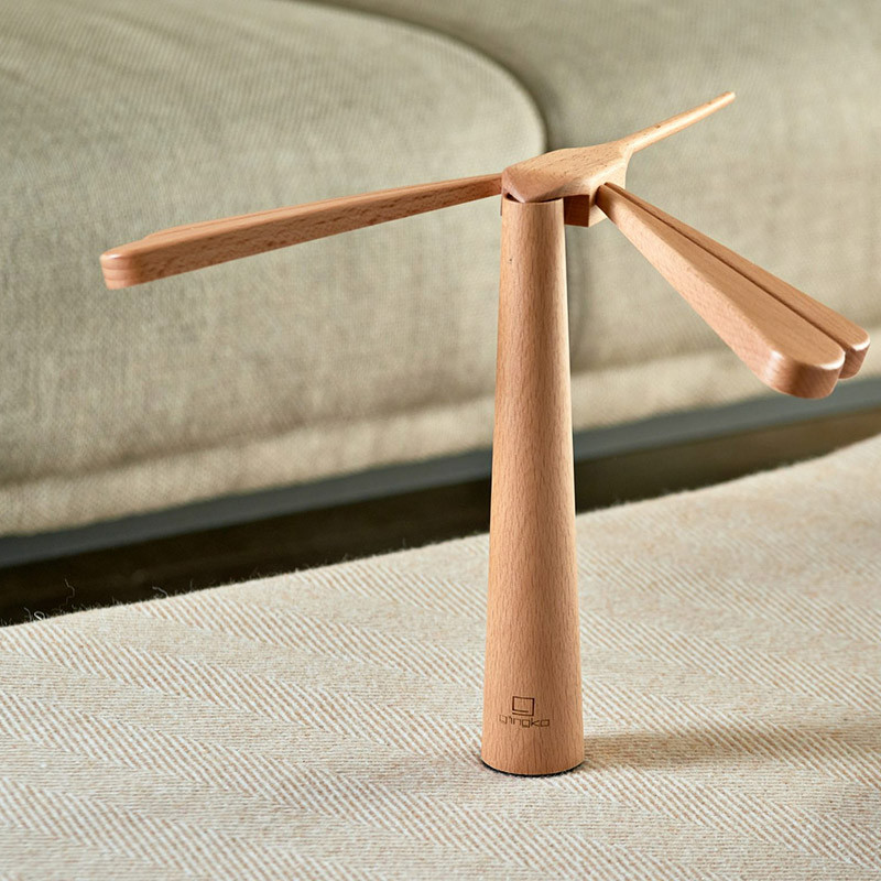 Lampe rechargeable led DRAGONFLIGHT BALANCE, hêtre ou noyer Gingko Design