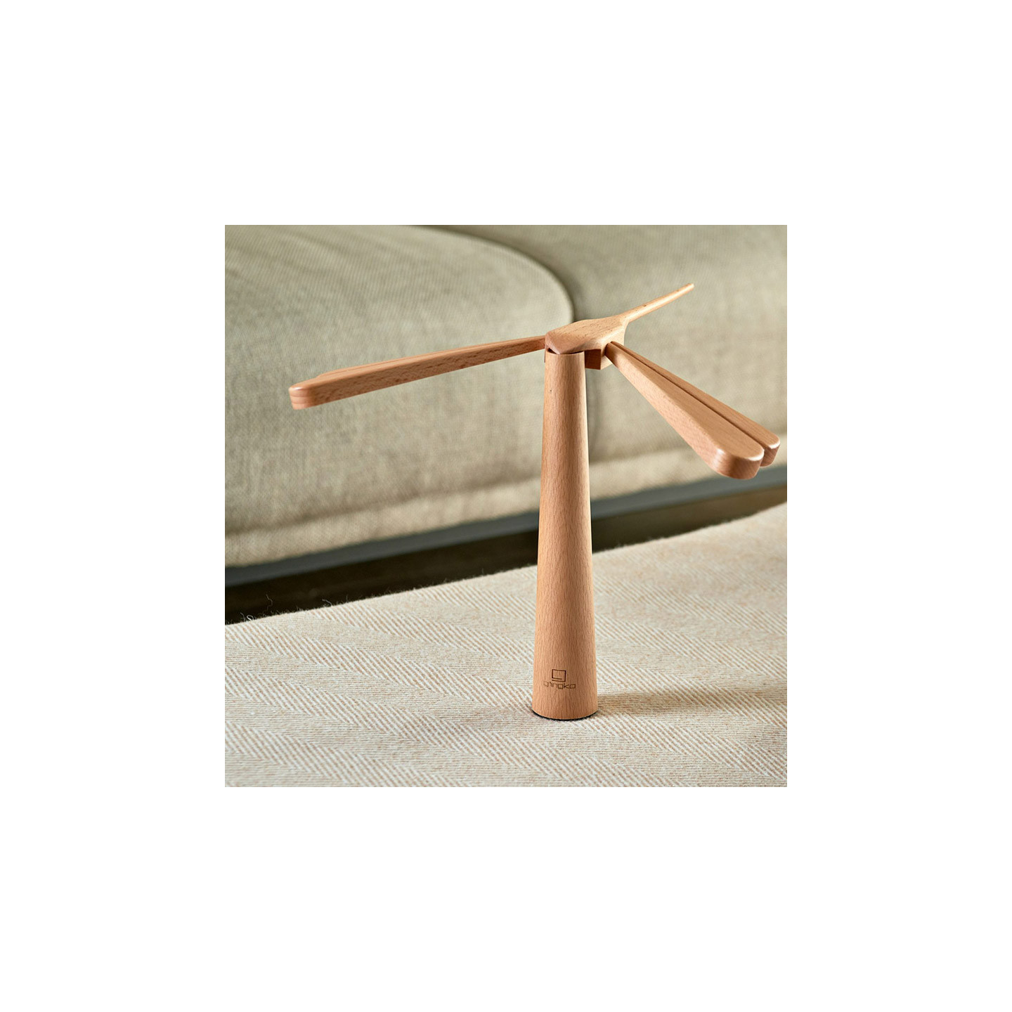 Lampe rechargeable led DRAGONFLIGHT BALANCE, hêtre ou noyer Gingko Design