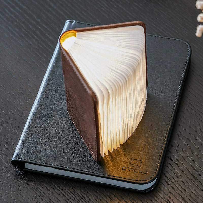 Lampe livre SMART BOOK LIGHT FIBRE LEATHER, 2 coloris, 2 tailles Gingko Design