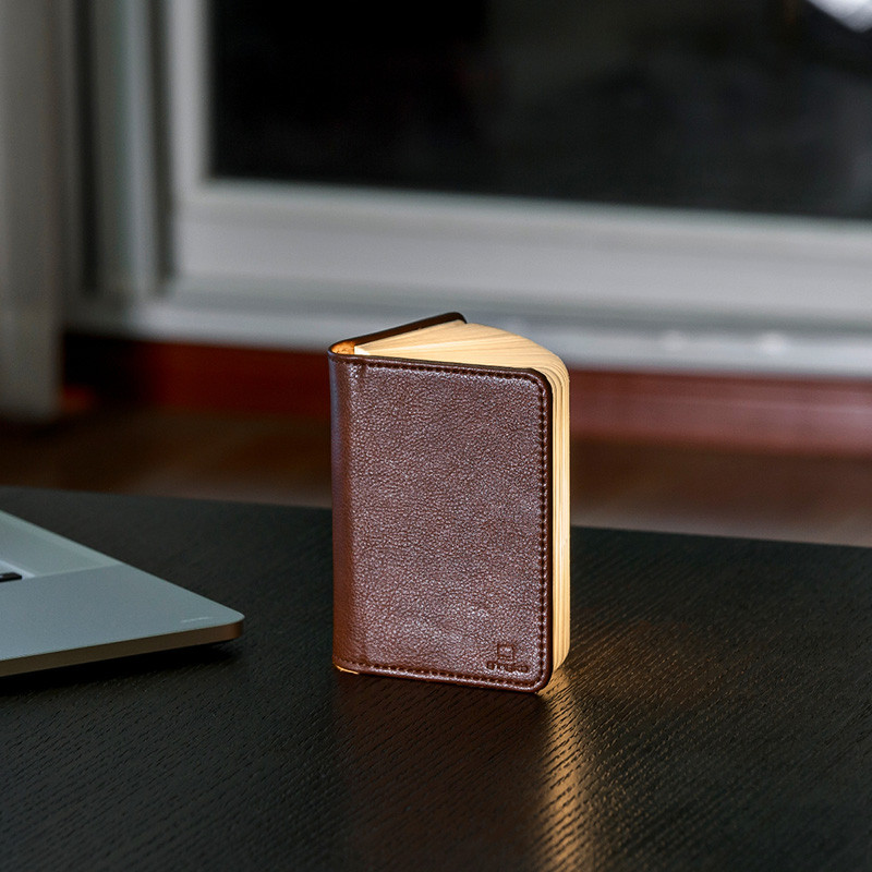 Lampe livre SMART BOOK LIGHT FIBRE LEATHER, 2 coloris, 2 tailles Gingko Design