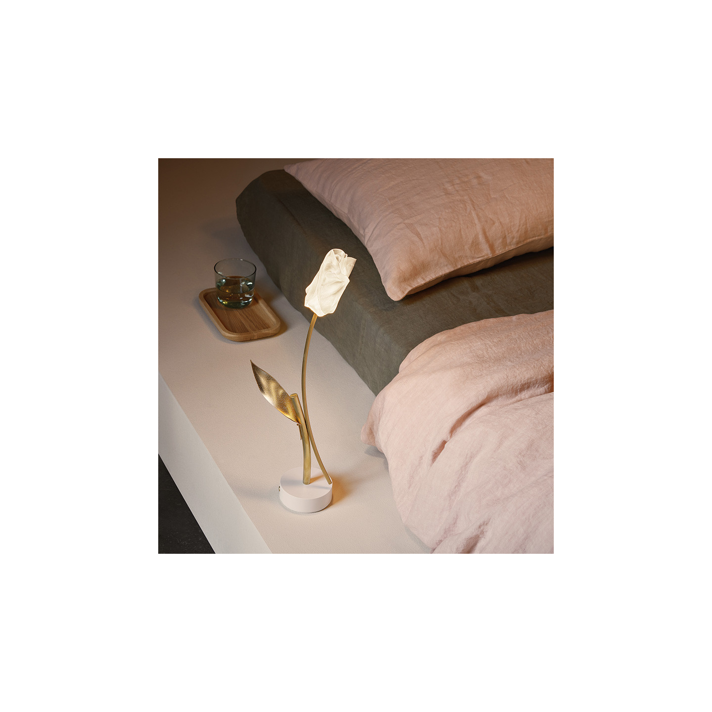 Lampe de table sans  fil rechargeable TULIP, 2 coloris Slamp