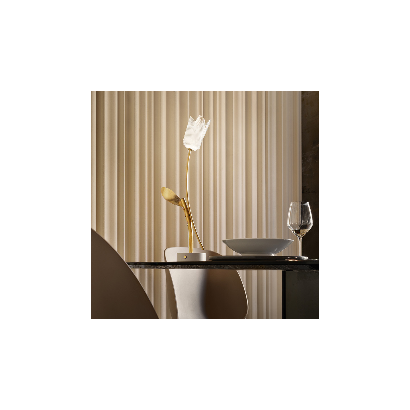 Lampe de table sans  fil rechargeable TULIP, 2 coloris Slamp
