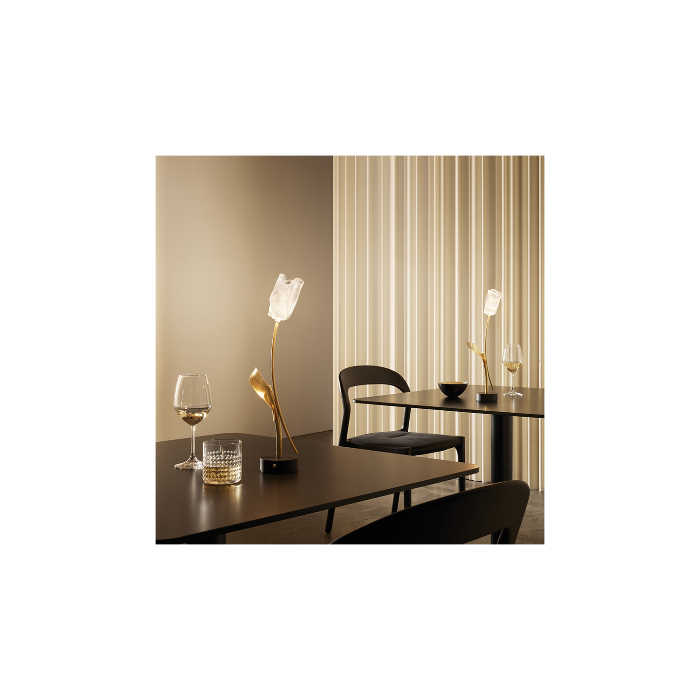 Lampe de table sans  fil rechargeable TULIP, 2 coloris Slamp