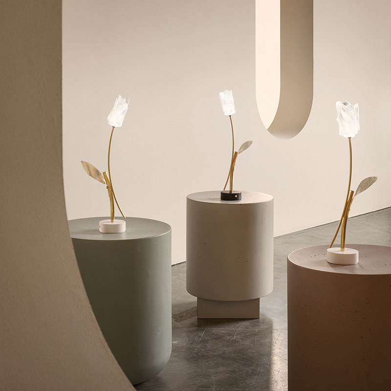 Lampe de table sans  fil rechargeable TULIP, 2 coloris Slamp