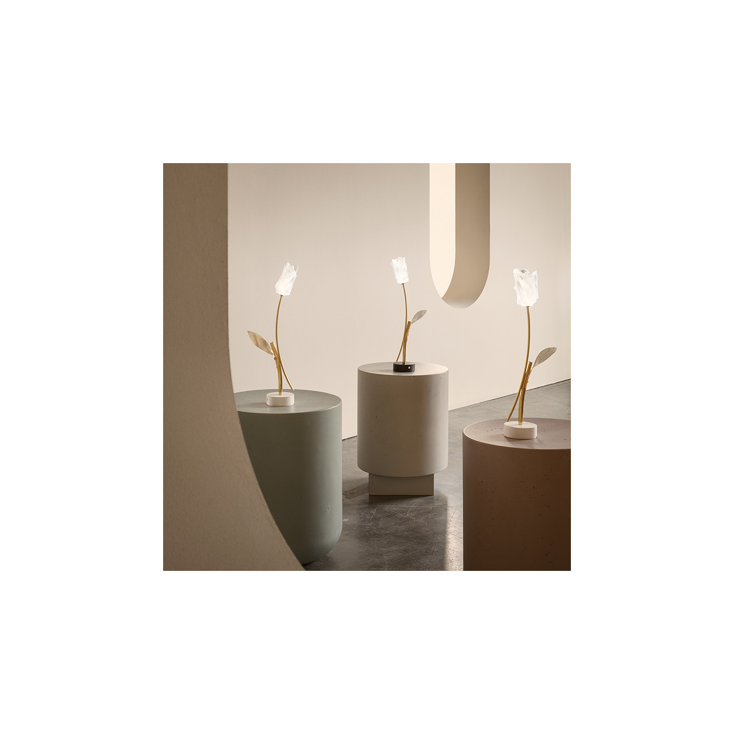 Lampe de table sans  fil rechargeable TULIP, 2 coloris Slamp