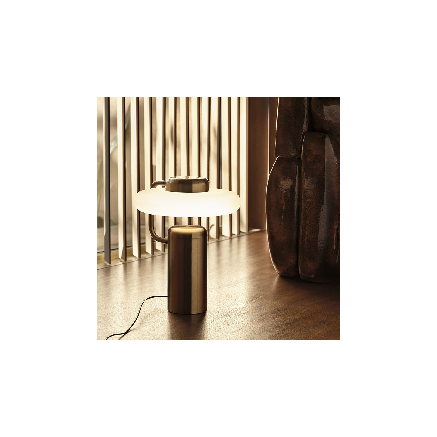 Lampe de table design italien TRATTO TABLE, noir ou laiton Kdln