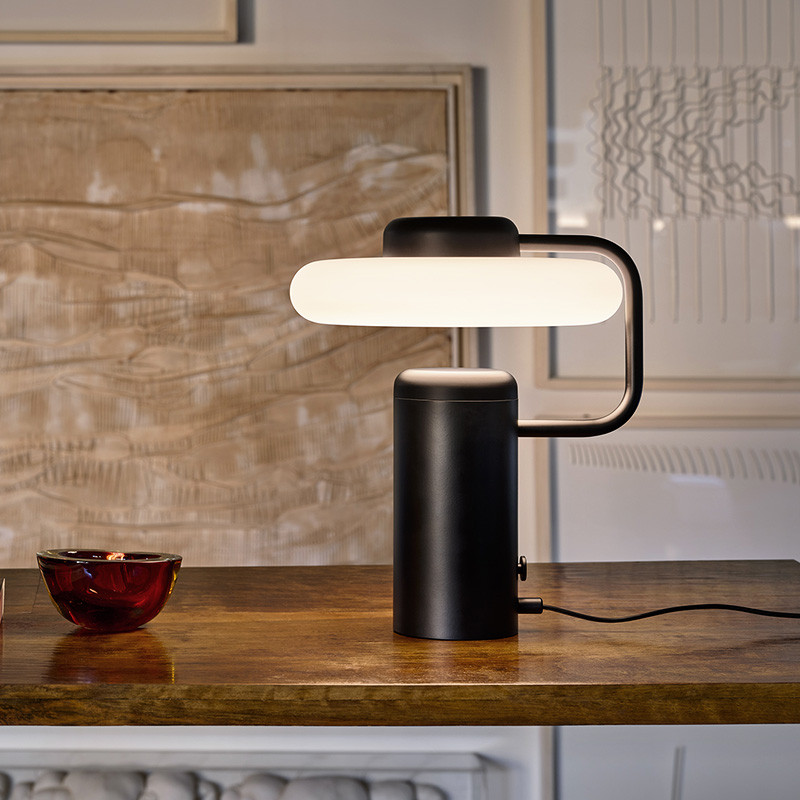 Lampe de table design italien TRATTO TABLE, noir ou laiton Kdln