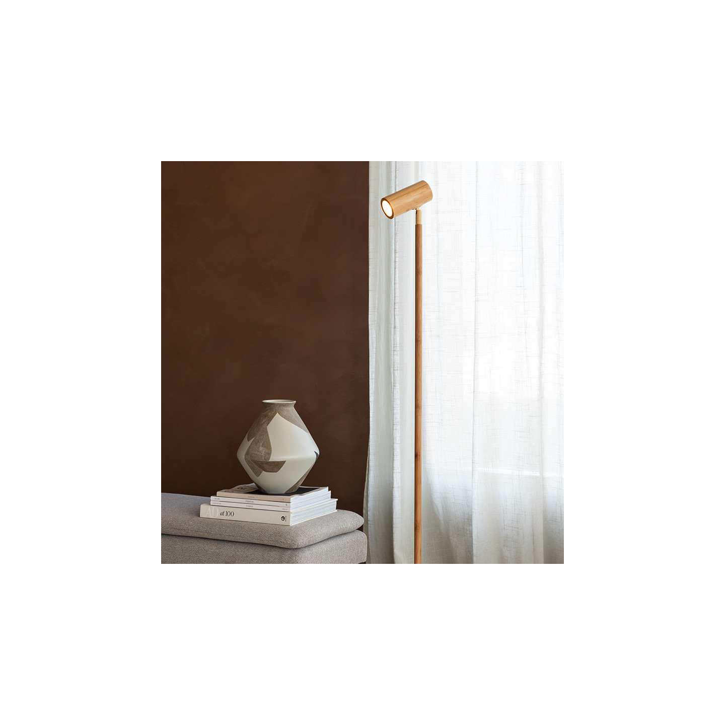 Lampadaire liseuse bois JAVA, naturel ou noir Good et Mojo