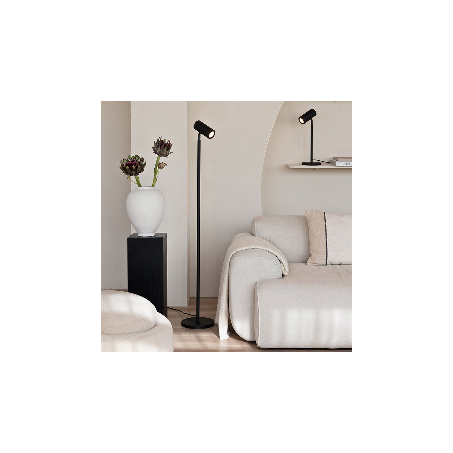 Lampadaire liseuse bois JAVA, naturel ou noir Good et Mojo
