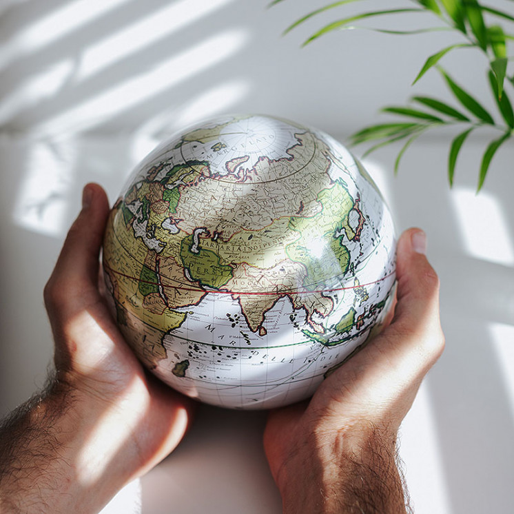 Globe qui tourne tout seul CASSINI ANTIQUE BLANC, 3 tailles Mova Globes