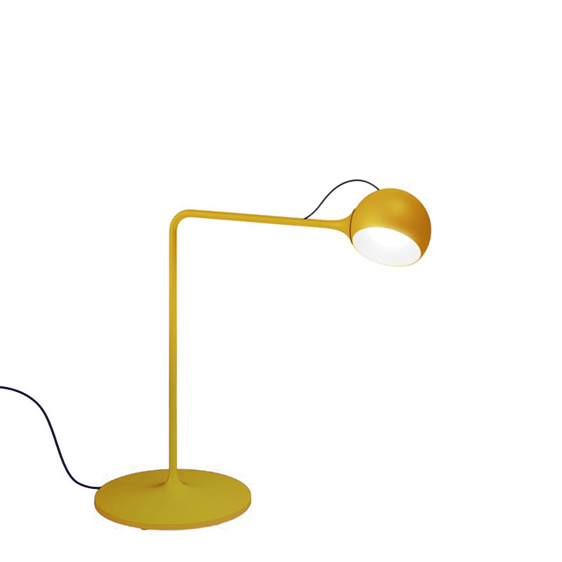 Lampe design de bureau IXA, 4 coloris Artemide