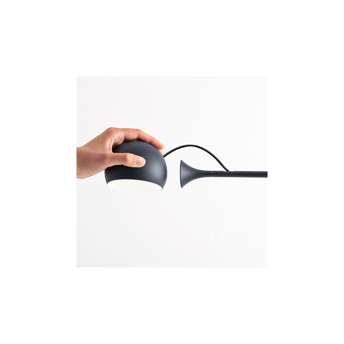 Lampe design de bureau IXA, 4 coloris Artemide