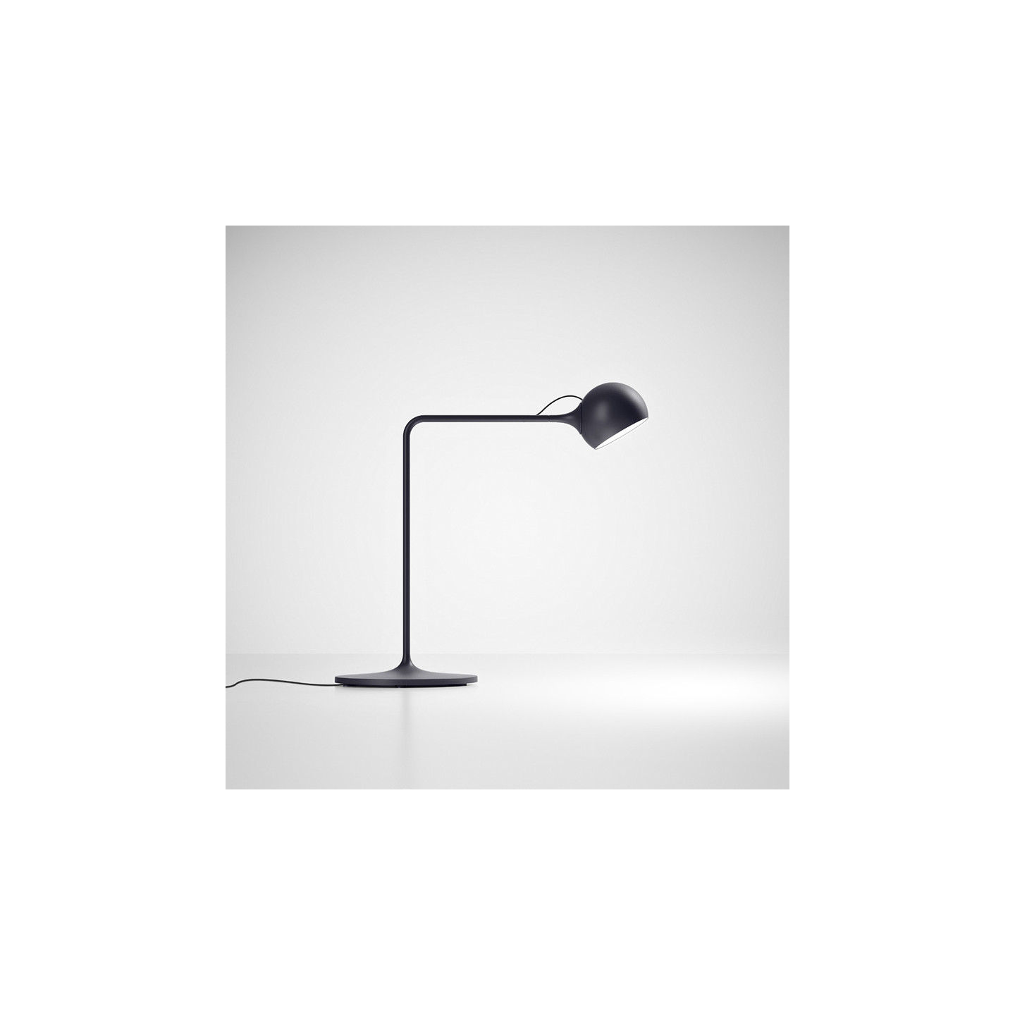 Lampe design de bureau IXA, 4 coloris Artemide