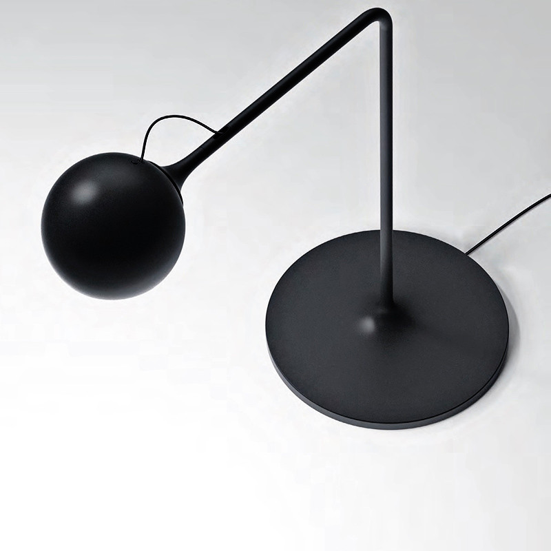 Lampe design de bureau IXA, 4 coloris Artemide