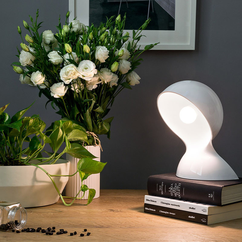Petite lampe à poser DALU, 8 coloris Artemide